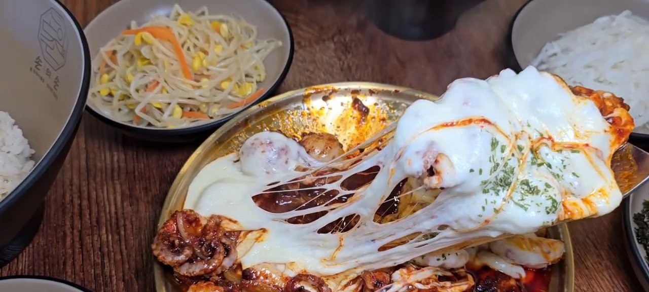 치즈가 늘어지는 치즈폭탄쭈꾸미