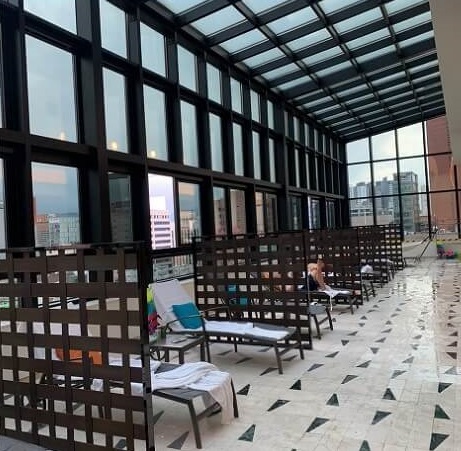 수영장-무료썬베드