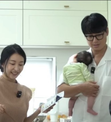 가수 이지훈 아기 안고 튀김 요리 시청자들 난리났다