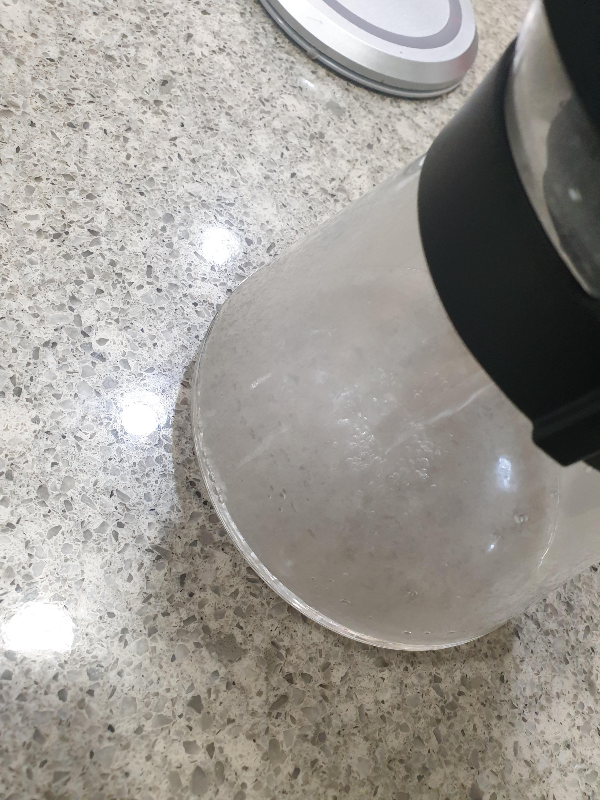 서버 안에 물이 떨어지고 있다. (스위치 off)