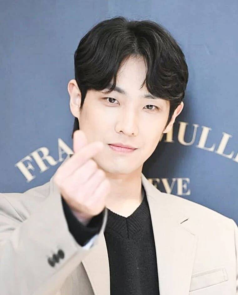 배우-이준