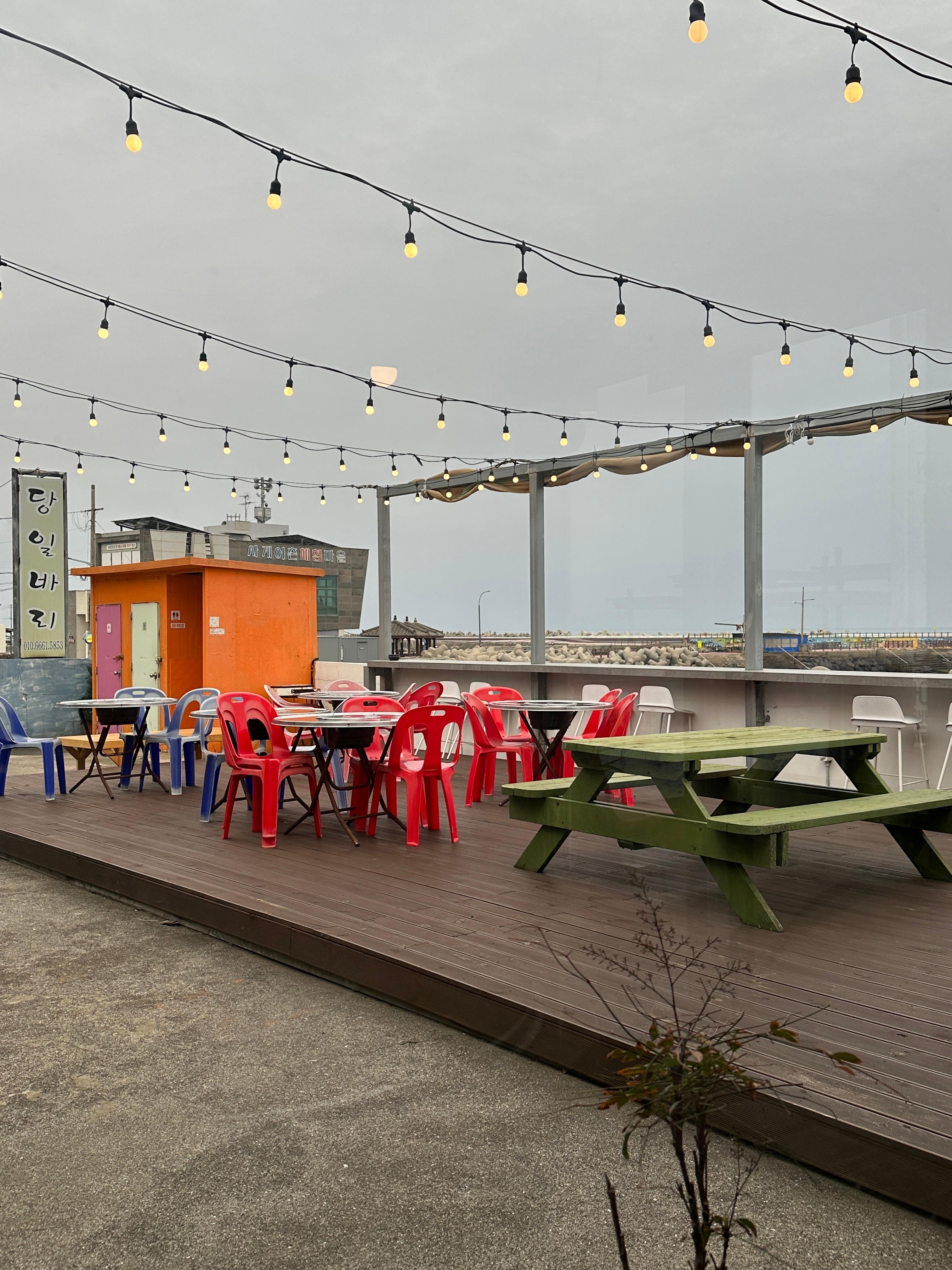 돈밸롱 야외 테이블