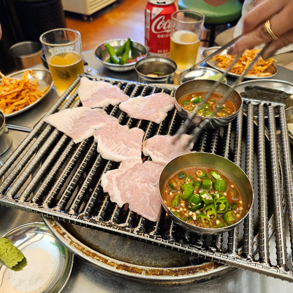 고기 굽는 사진