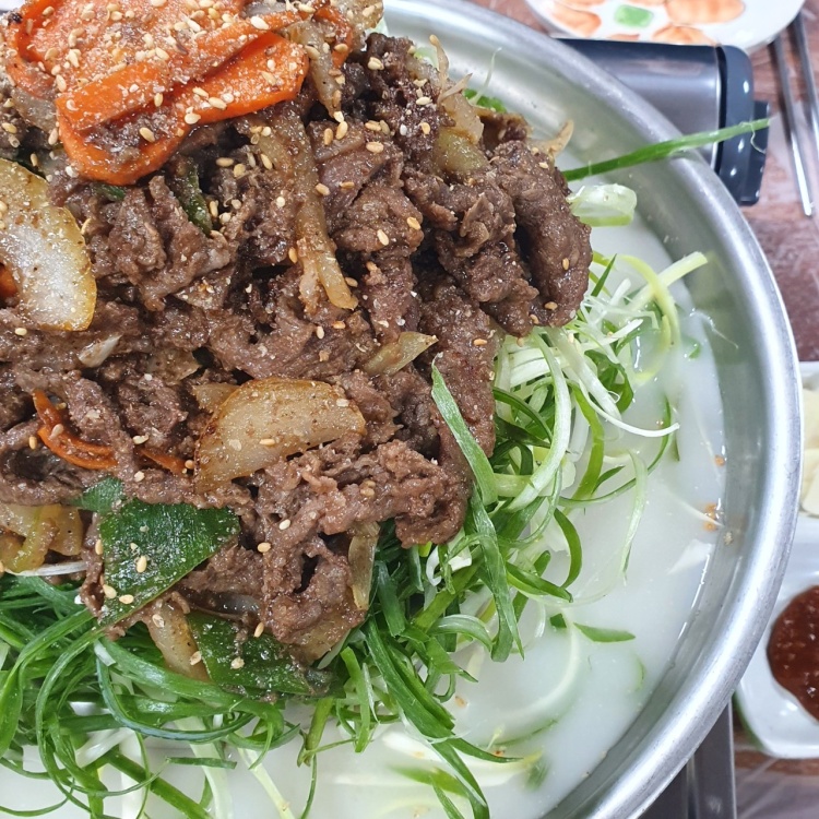식객 허영만 백반기행 166회 이원종 편 사골 육수에 불향 가득 불고기 살짝 적셔 파와 함께 먹는 강한 블밋 한우 파불고기 충남 부여 맛집 소개