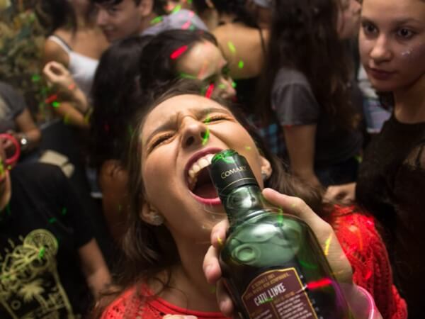 과음하는-여인과-피로한-여인