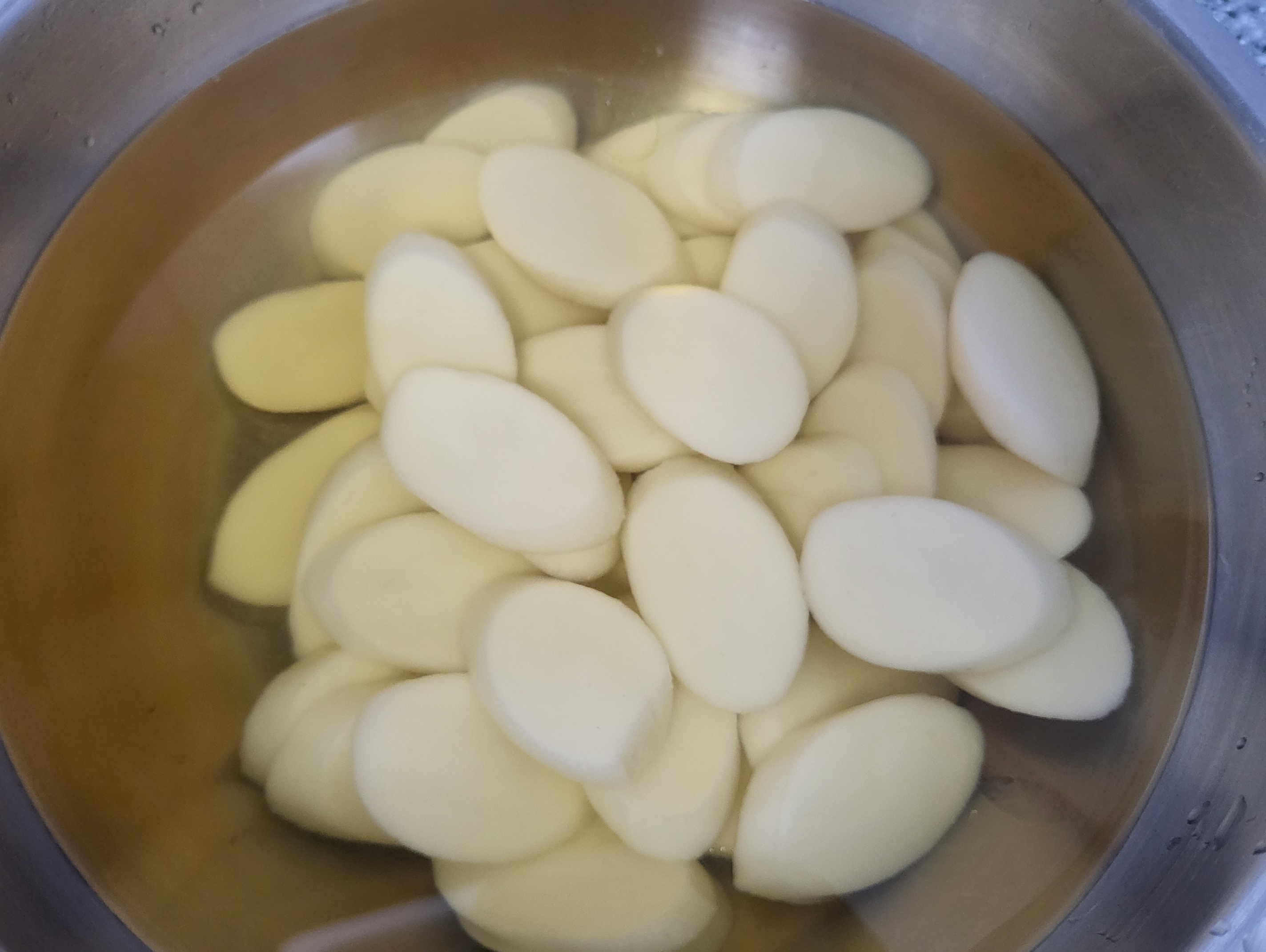 육수에 떡국 넣기
