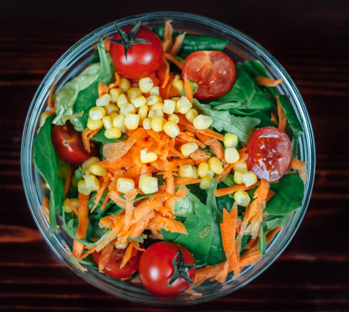 샐러드 도시락의 모습