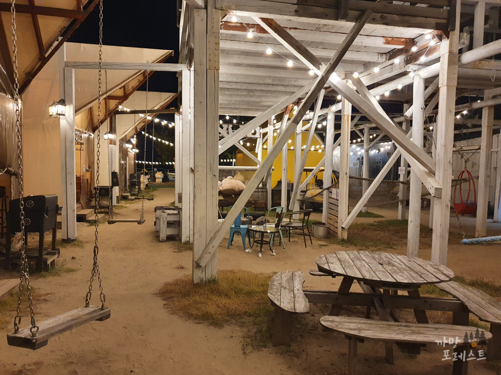 제부도 글램핑 저녁 분위기