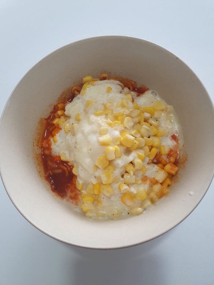 콘치즈 불닭볶음면 완성 사진