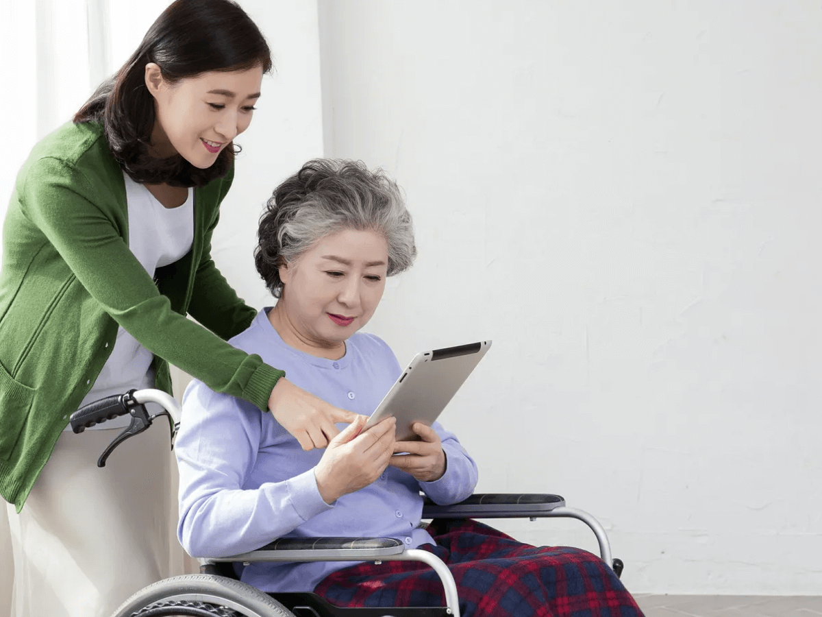 시니어 공동체에서 말수가 줄어들 때 나타나는 심리적 전조 신호