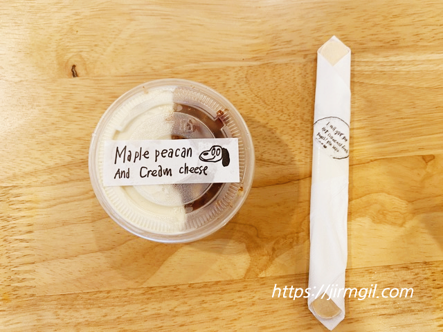 런던_베이글_뮤지엄의_메이플_피칸_치즈크림