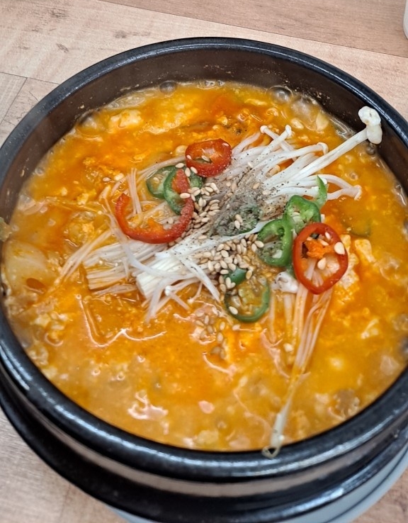 마포 아현역에서 맛보는 고소함의 결정체, 5천원 순두부찌개, 짬뽕순두부찌개, 두부조림 맛집 추천 생방송투데이 리얼맛집 오늘방송 맛있고 싸다고