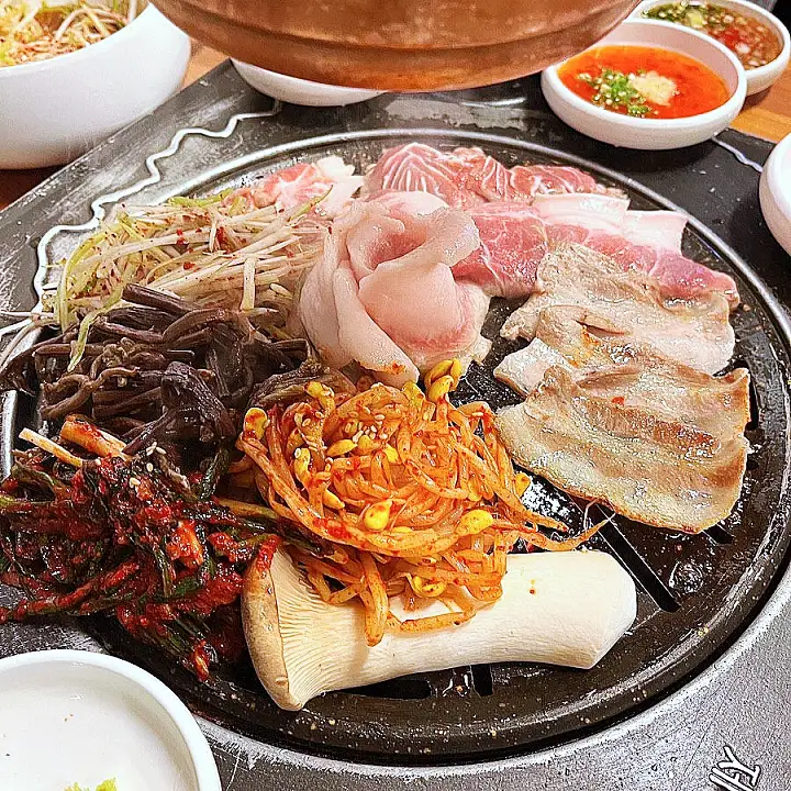 줄서는식당 48회 홍수현 제주 흑돼지 냉삼 꽃치마살 관자 구이 순두부찌개 비빔칼제비 강남 압구정 고기집 맛집