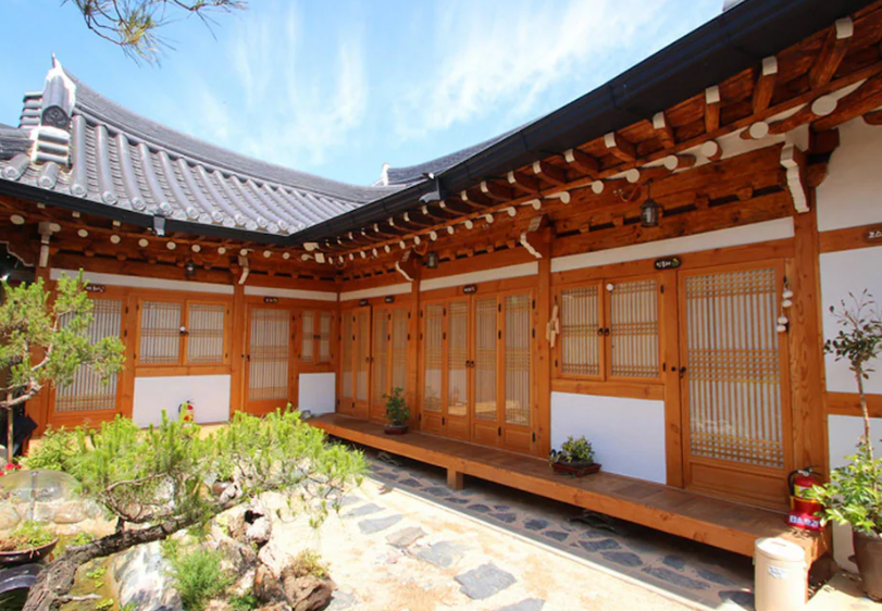 전주 한옥 마을에서 전통 한옥 숙소 추천, 장 단점, 전주 음식