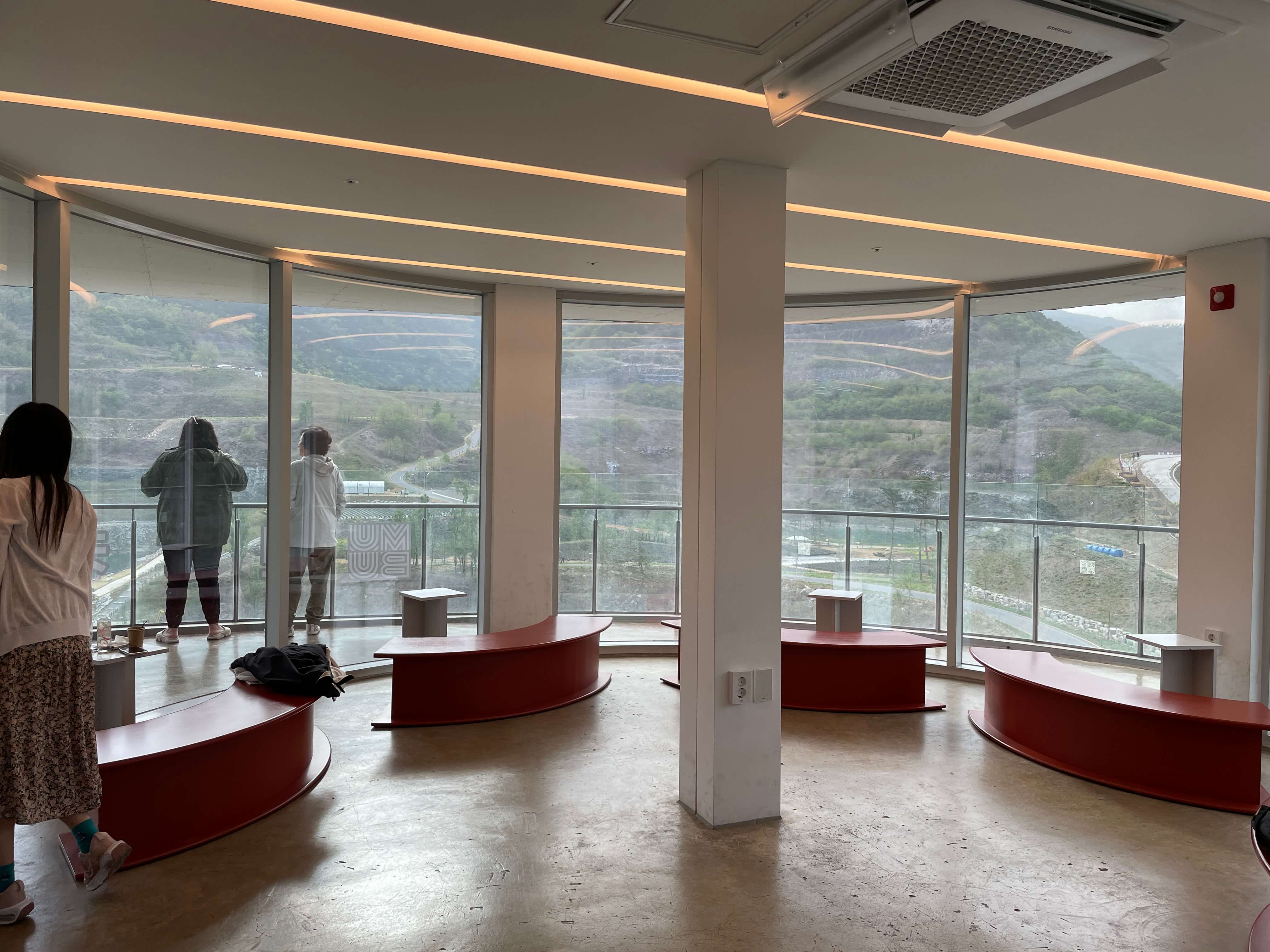 무릉별유천지-전망카페