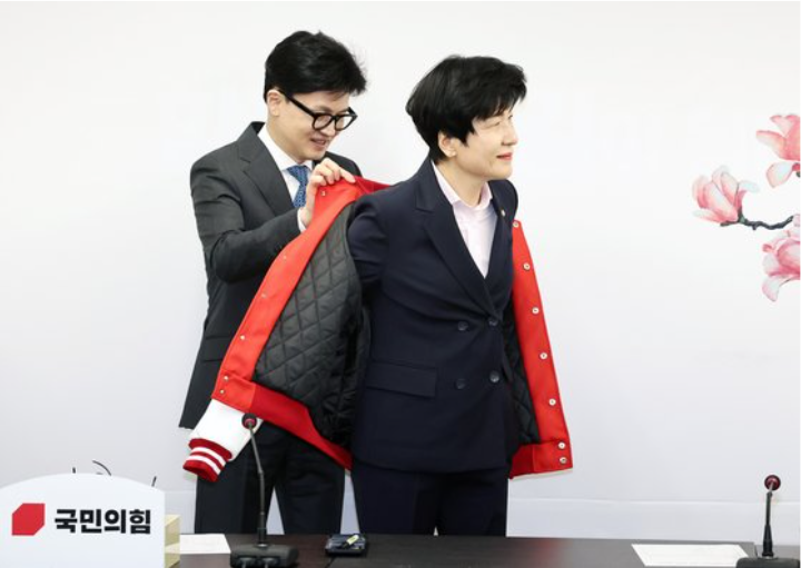 김영주국민의힘공식입당정치가개인사욕도구돼선안돼1