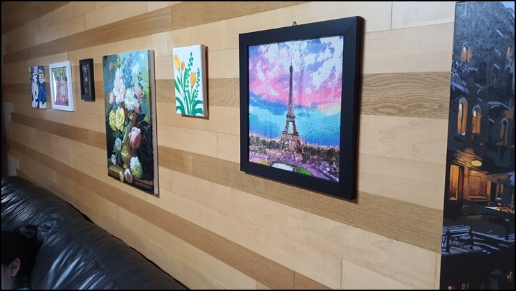 벽에-걸린-피포페인팅-액자