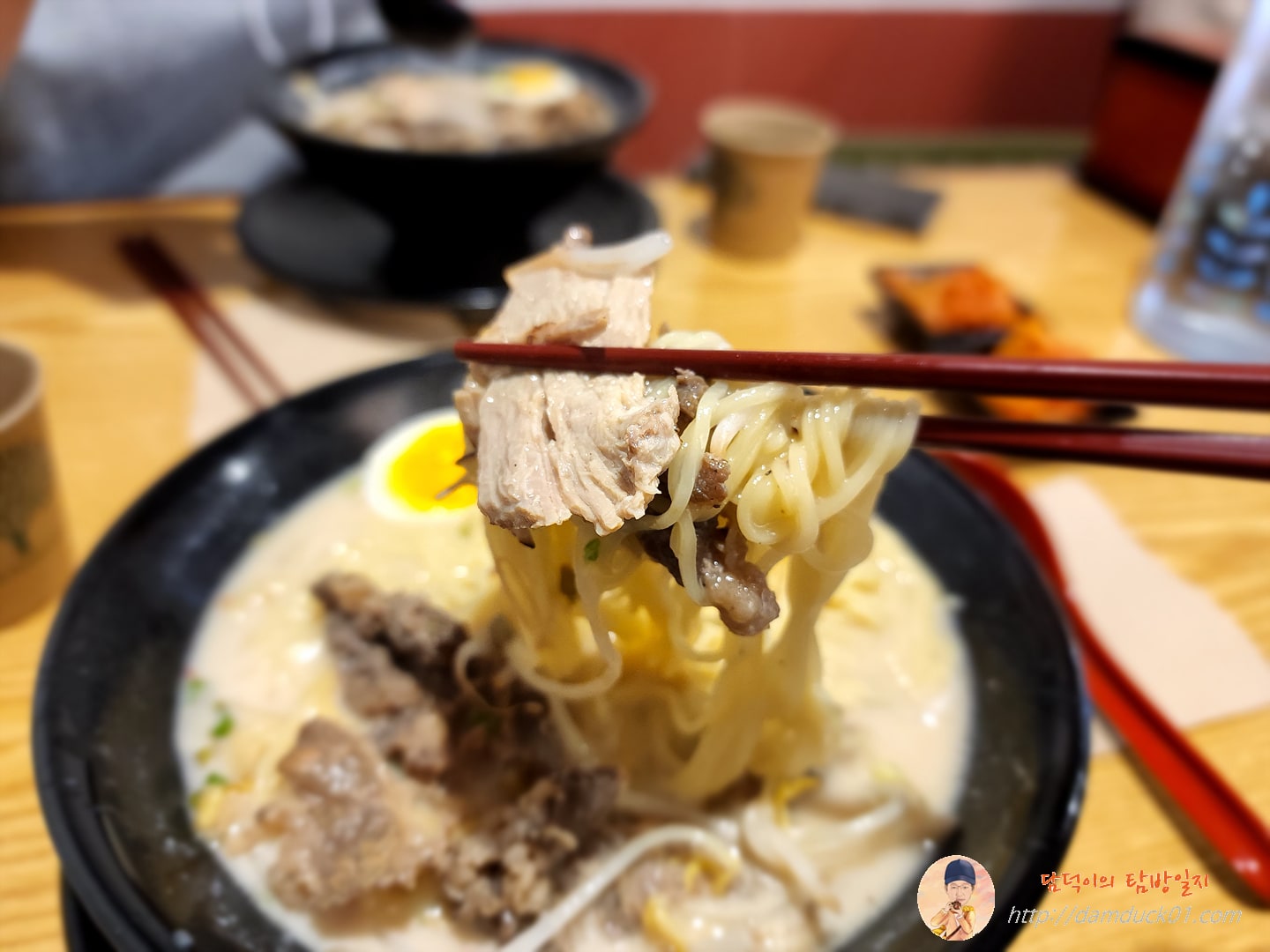 차슈와 함께 한 젓가락