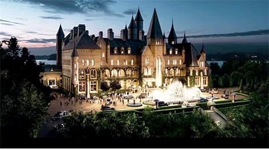 레오나르도 디카프리오가 주연한 영화 <위대한 개츠비>의 한 장면, 파티 모습