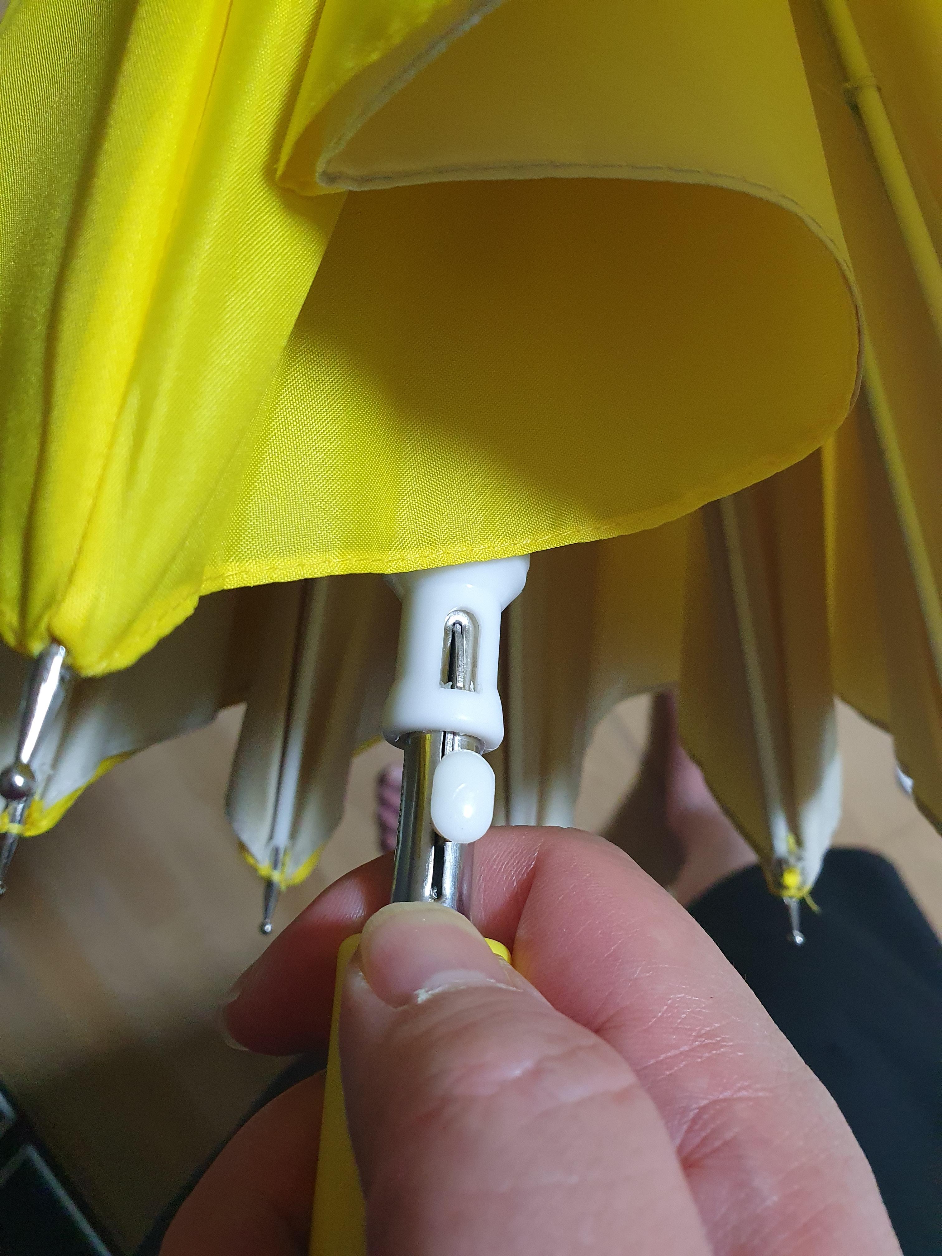 던킨에서 팔았던 피카츄 우산 버튼