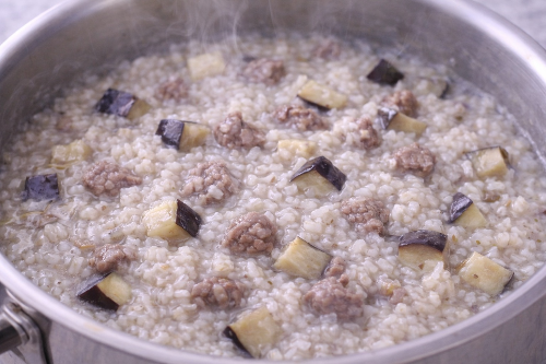 냄비로 만든 소고기 가지 진밥 완성된 농도와 부드러운 식감 확인