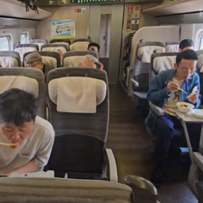 열차 안에서 도시락을 먹는 재미