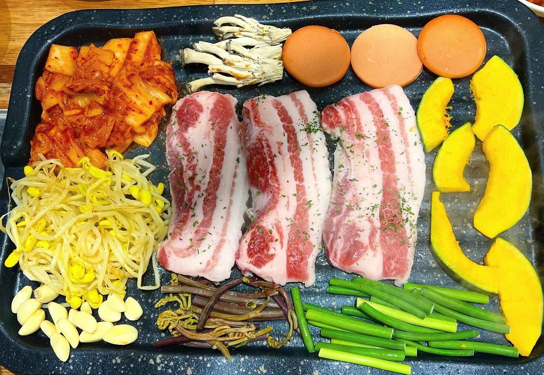 픽업 트렌드 스페셜 부산 서면 다양한 채소를 푸짐하게 대패 삼겹살 맛집