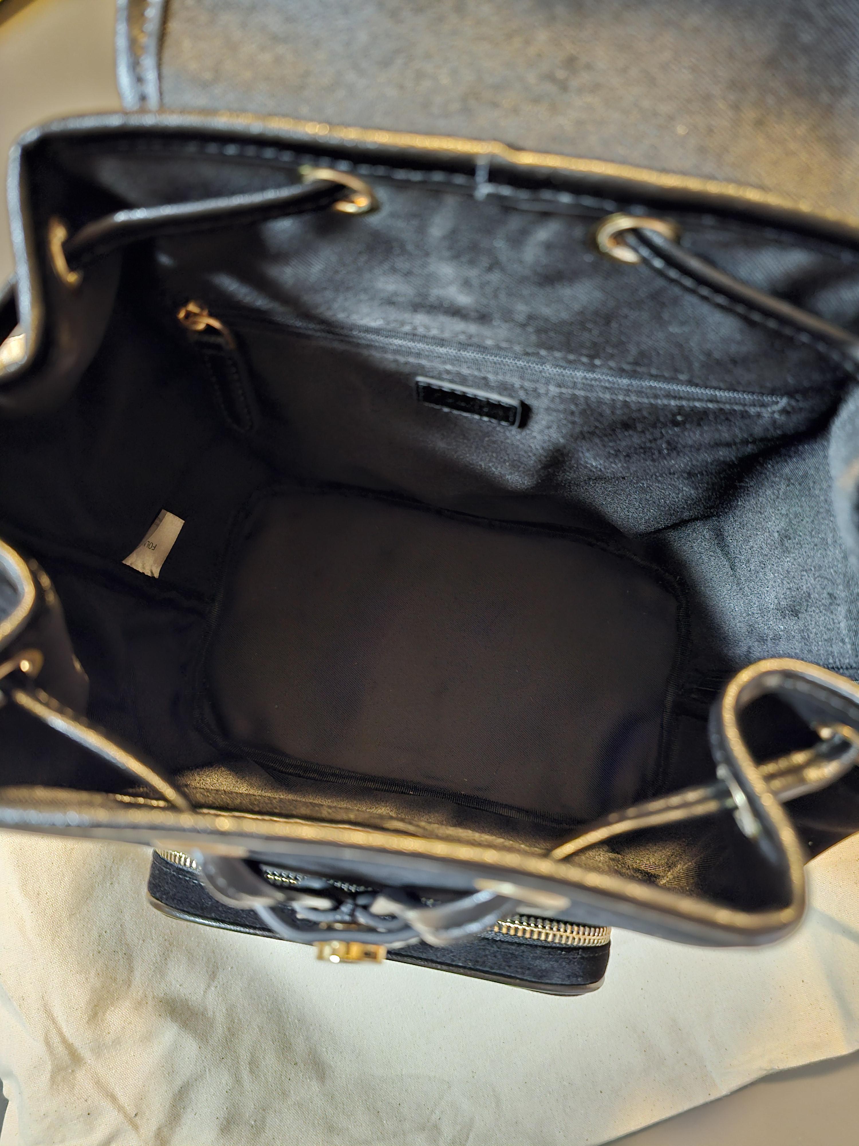 폴뉴아 클래식 로고 포쉬 백팩 내부 공간