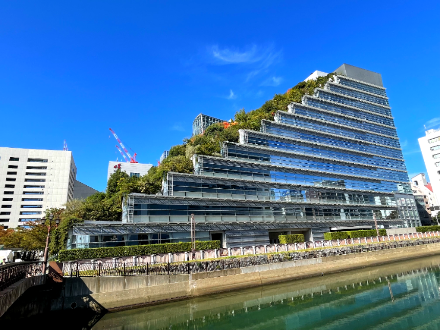 아크로스 후쿠오카 측면