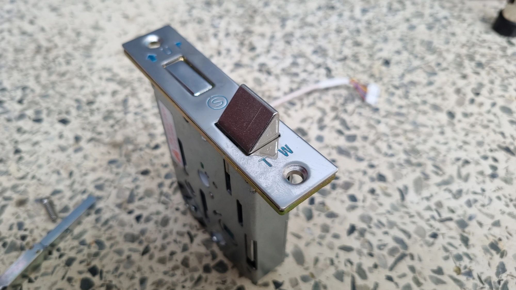 모티스 걸쇠 방향