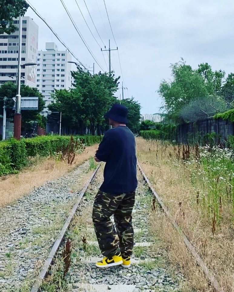 데일리룩(오뭘입) 루오에스펙 버킷햇 블랙, 어커버 반팔 블랙, 위캔더스 WKNDRS 카모 카고, 나이키 하이덩크 검노, 남자데일리룩, 남자데일리코디, 남자데일리패션, ootd