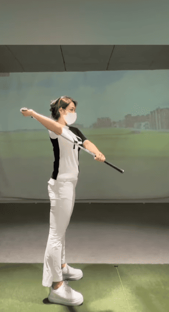 부상의 위험을 줄이는 안전한 골프 스윙: 주요 부상 유형, 부상의 위험을 줄이는 안전한 스윙 기술, 추천 스트레칭 & 운동