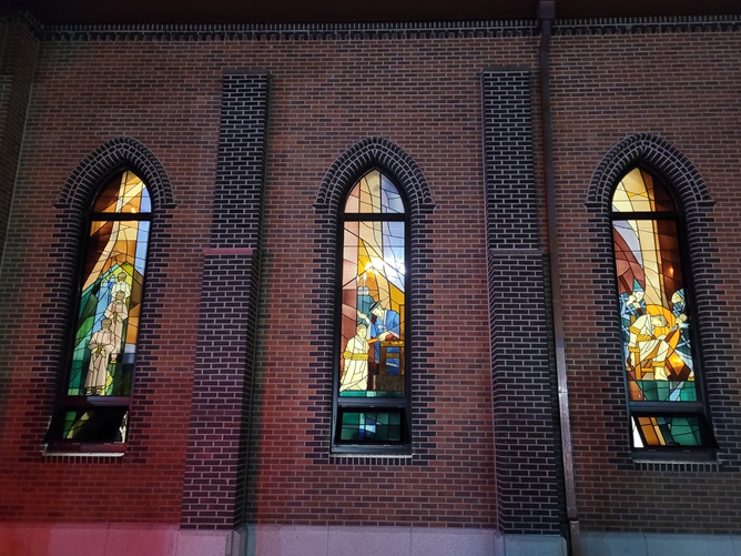 군산 윤지헌성당 스테인드글라스