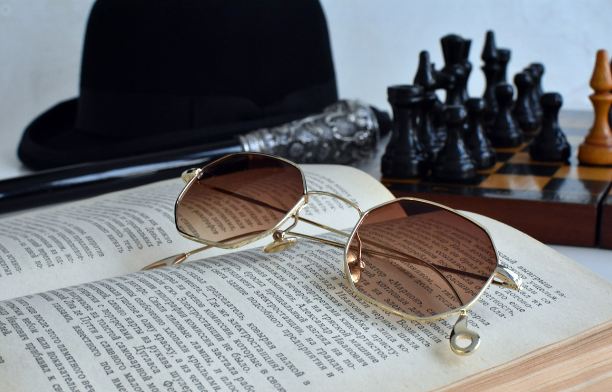 비싼 안경 관련 이미지