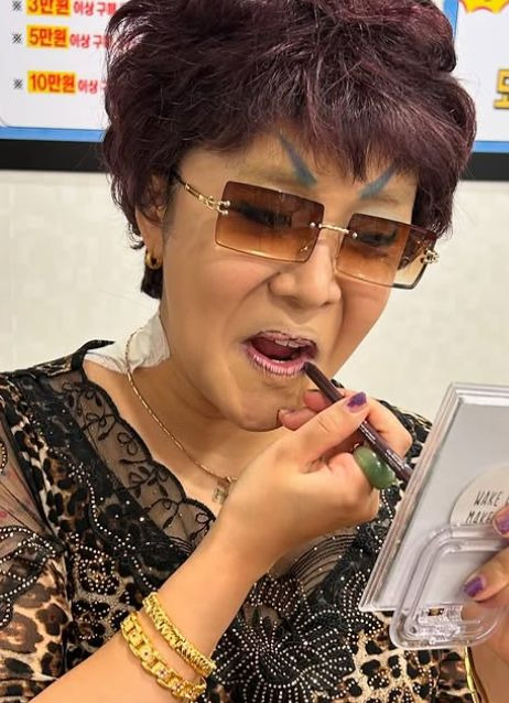 이명화 나이 프로필 남편 정체 ❘ 랄랄 굿즈 폐기 6억 손실 사건과 성형전 과거 총정리