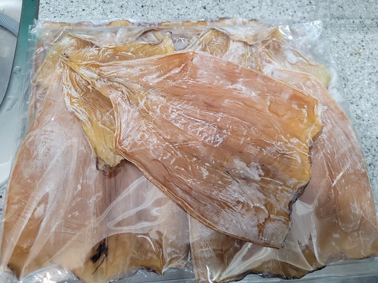 과냉동 보관된 마른 오징어 상태