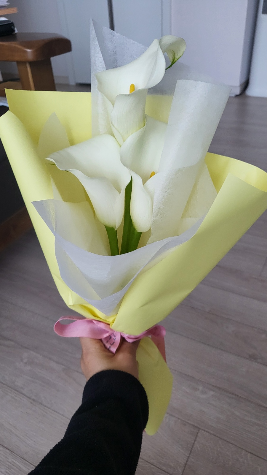 후리지아꽃다발-카라 꽃다발