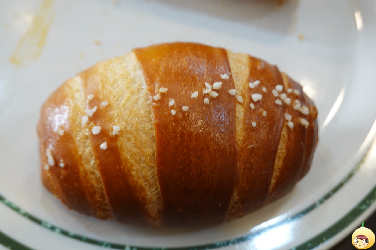 소금빵 윗면