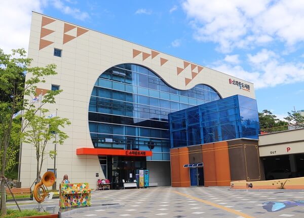 소리울도서관 정면 이미지