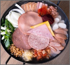 소세지와-야채가-듬뿍담긴-부대찌개-사진