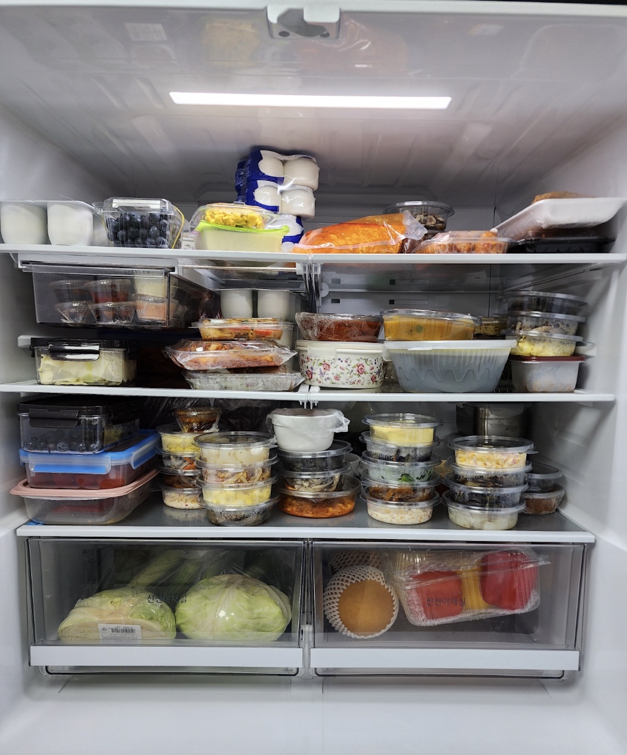 가정용 냉장고 냉장실사진