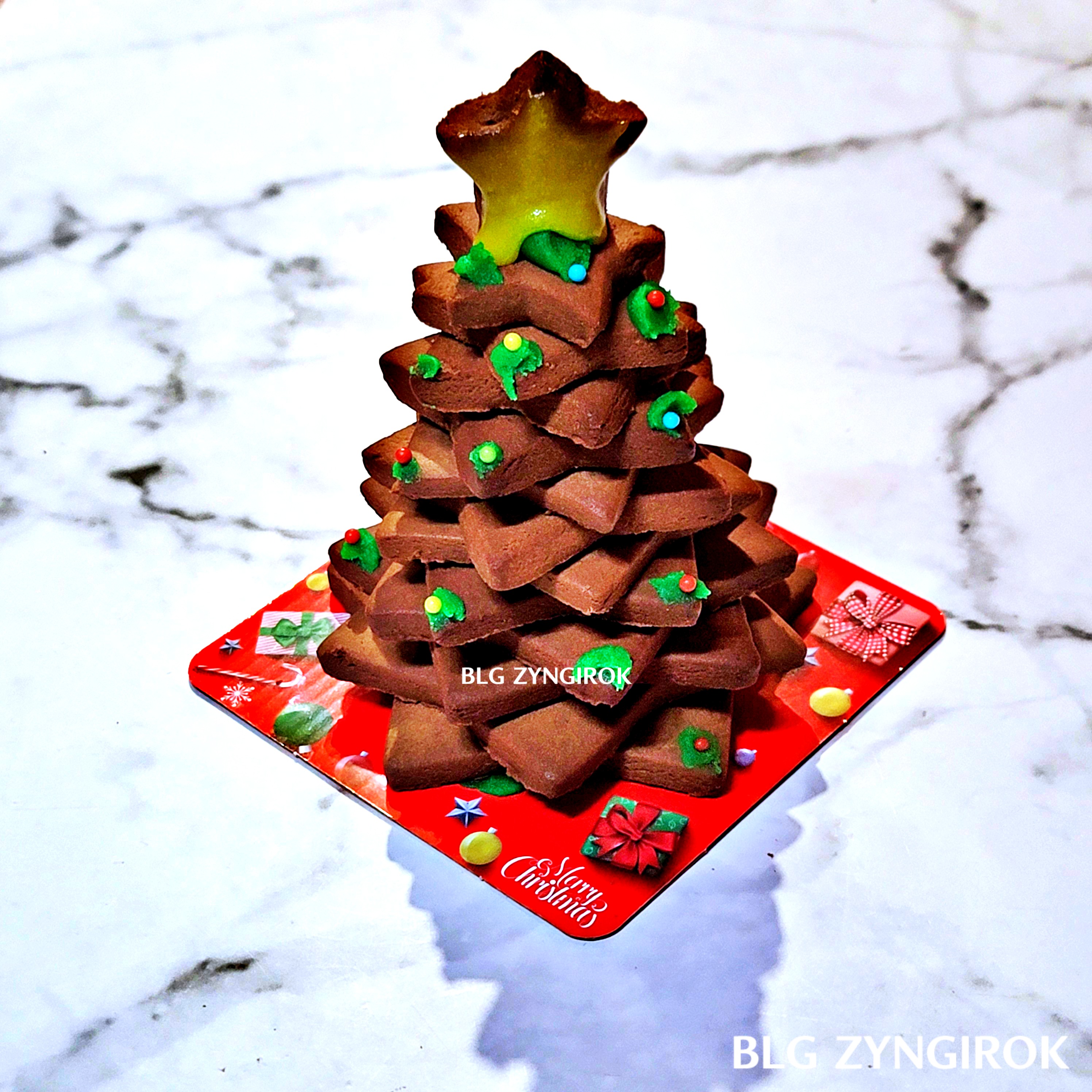 노브랜드에서 구매한 크리스마스 트리 키트 완성된 모습이다.