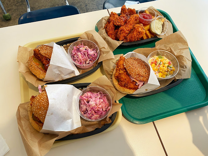 이태원 치킨버거 '롸카두들 내쉬빌 핫치킨'