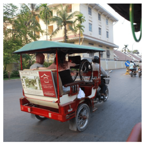 등록된 택시나 차량 호출 서비스 이용