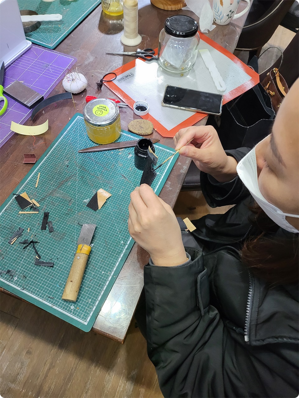 핸들 틈새 부분 엣지 바르기