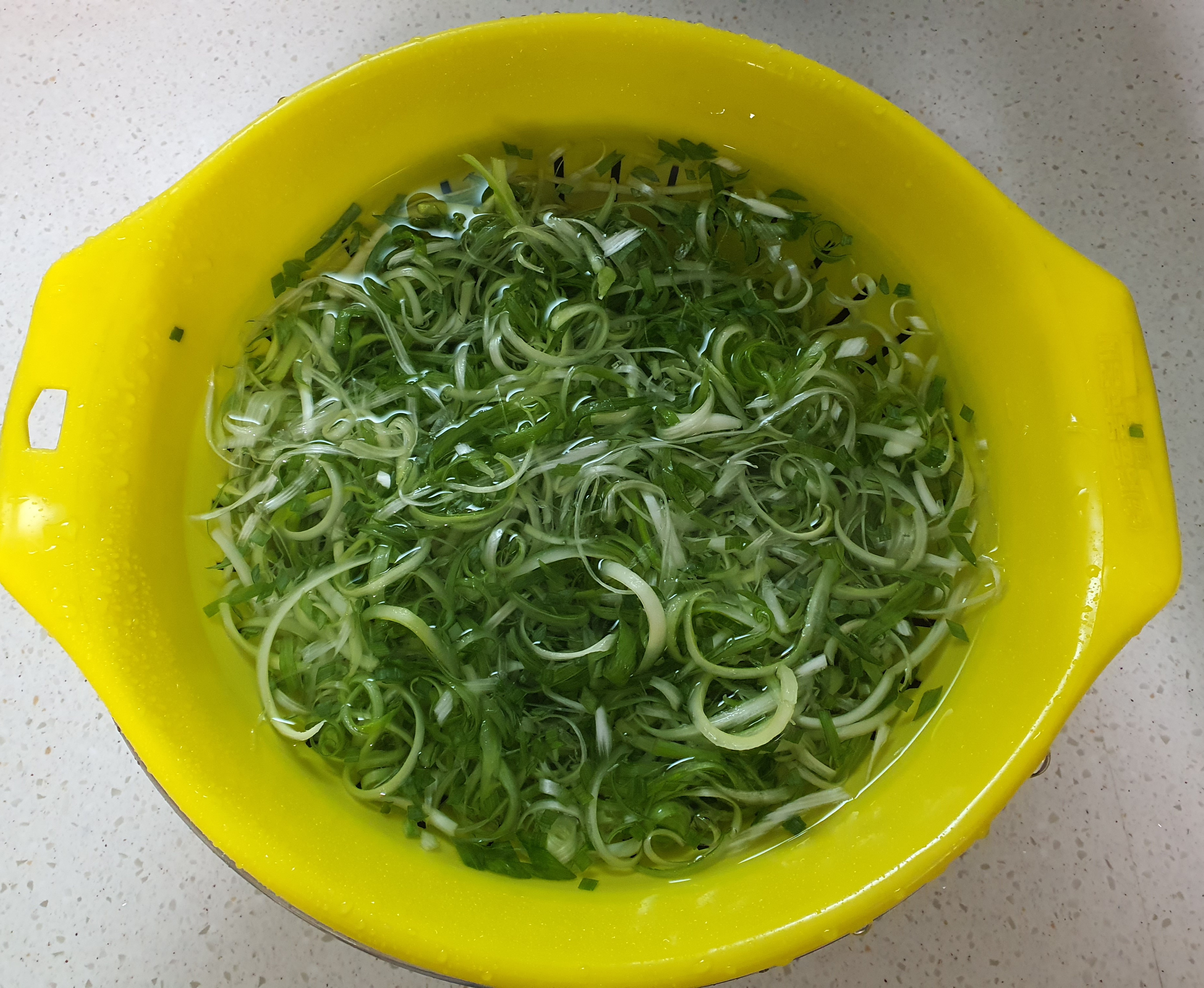 싱싱한-파채를-사용했어요.