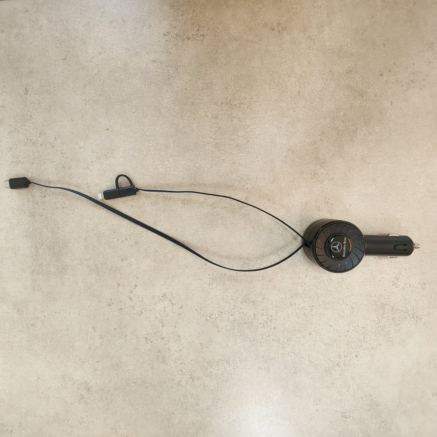 차량용충전기레일말리는모습