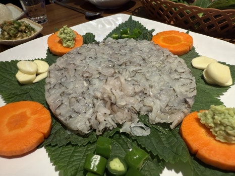 부산 해운대 싱싱회뽈락에서 나온 신선한 뽈락회 모습