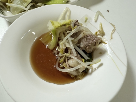 배추찜을-참소스에-찍는-이미지