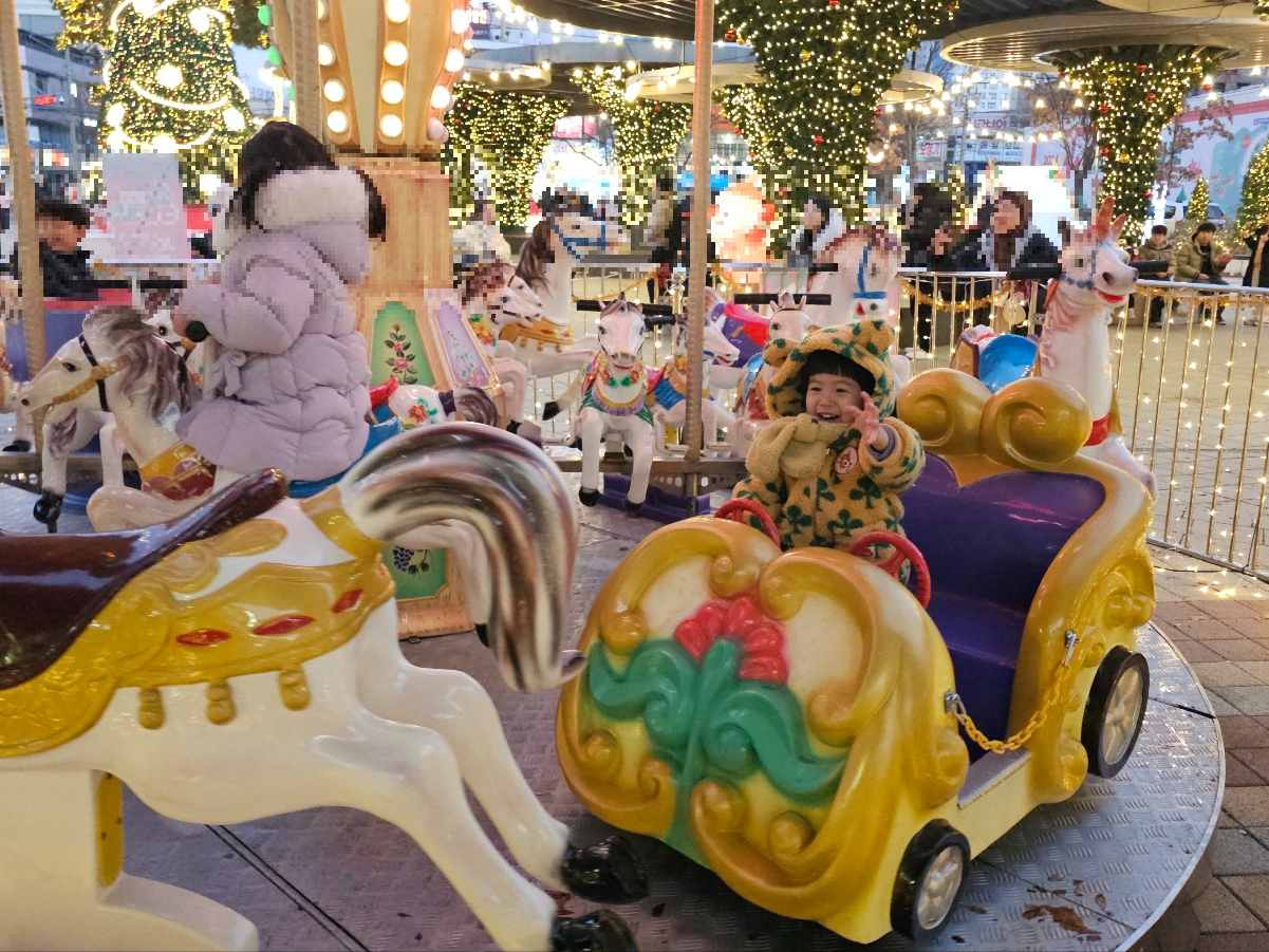오산시의 미리 메리 크리스마스 '오! 해피 산타 마켓'-In Osan: Oh! Happy Santa Market